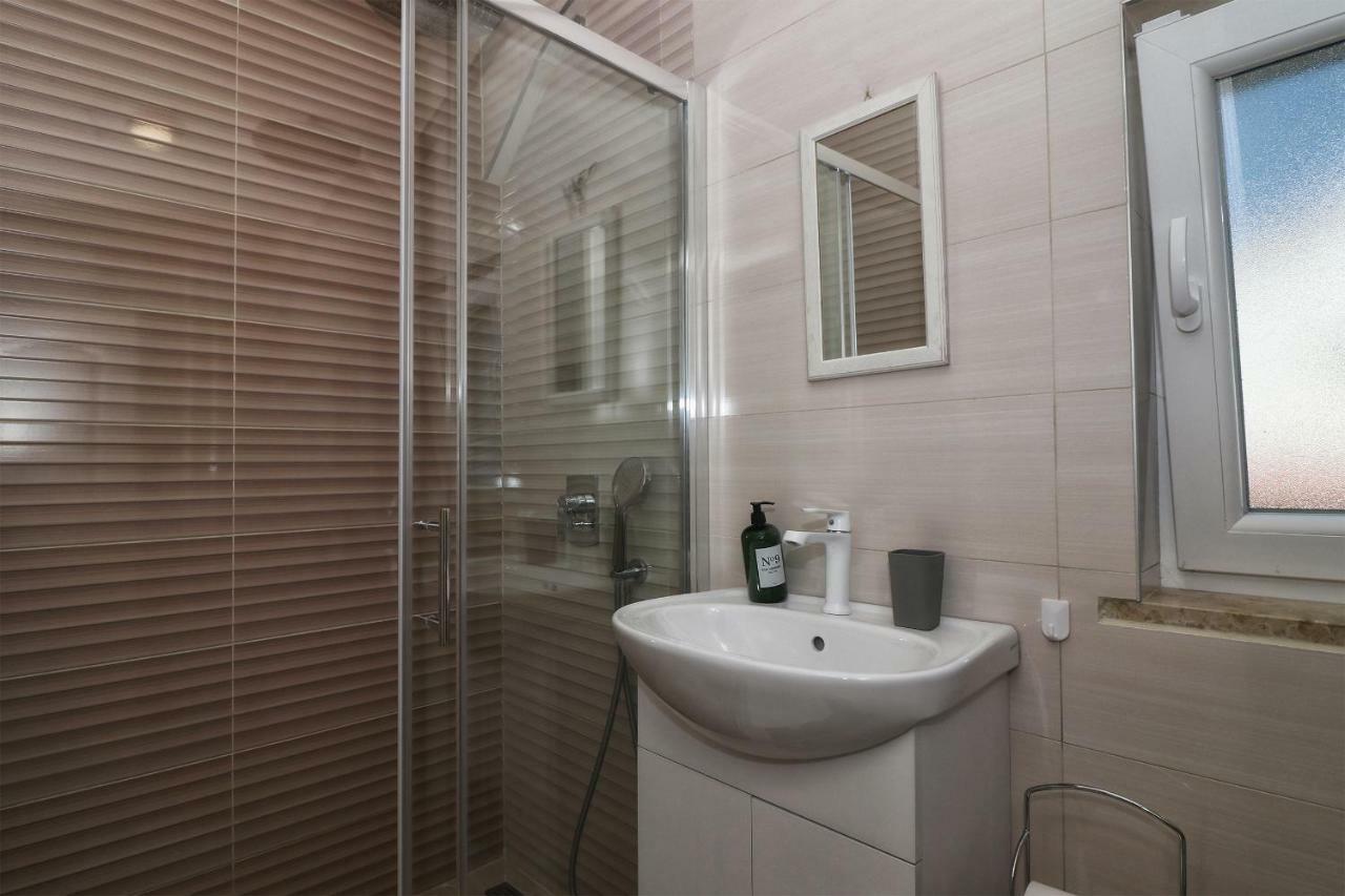 Apartments Korina & Dadi โรวีน ภายนอก รูปภาพ