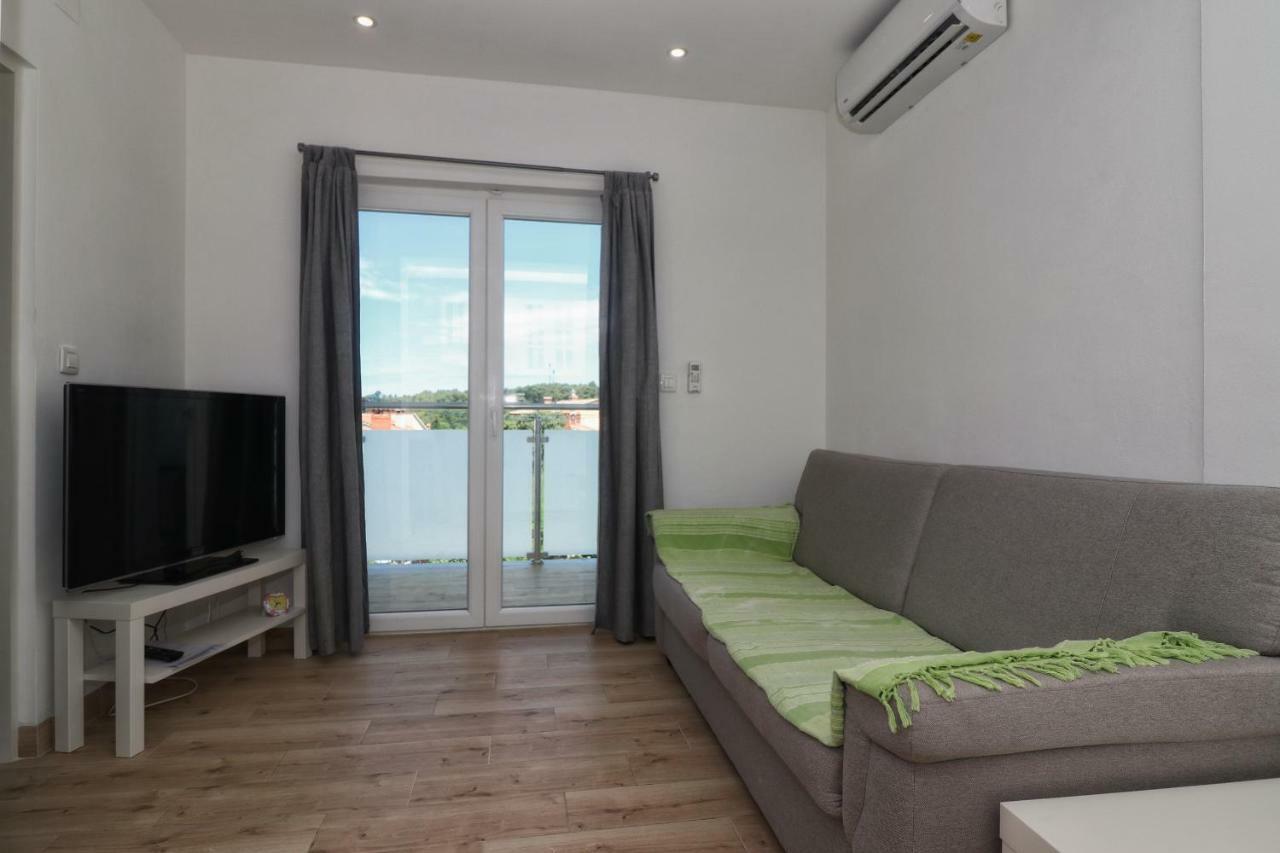 Apartments Korina & Dadi โรวีน ภายนอก รูปภาพ