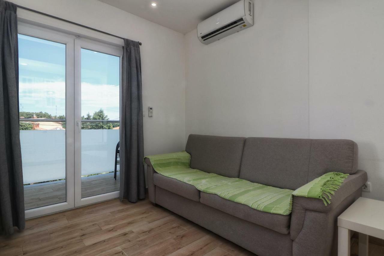 Apartments Korina & Dadi โรวีน ภายนอก รูปภาพ